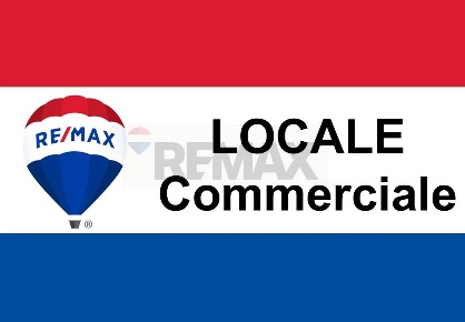 Foto Locale commerciale in Via Mazzini 30, Lurano di 220 m² con 2 locali