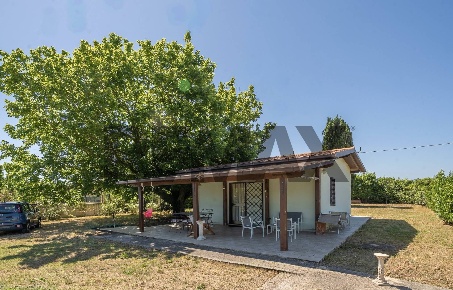 Foto Villa unifamiliare in Strada Valmontorio snc, Latina di 65 m²