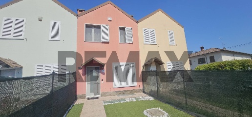 Foto Villa a schiera in Via Suor Ermanna Patroni 58, Dorno Centro di 140 m²