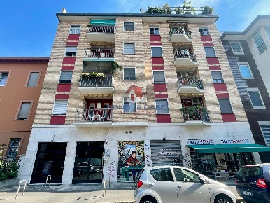 Foto Appartamento in Via Rimini 5, Milano Famagosta di 53 m² con 2 locali