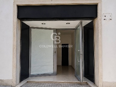 Foto Locale commerciale in Via Divisione Julia, Formia Centro di 55 m²