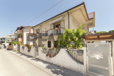Foto Case semi ndipendenti in Via Morosini 9, Montesilvano Centro di 136 m²