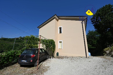 Foto Appartamento a Ascoli Piceno di 121 m² con 6 locali in vendita