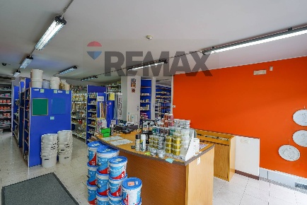 Foto Negozio in via Vittorio Emanuele 255, Calusco d'Adda di 130 m²