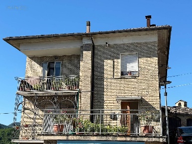 Foto Appartamento in Via Kennedy 3, Amandola Centro di 155 m² con 5 locali