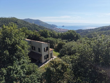 Foto Villa unifamiliare in Contrada Ganduglia 25, Noli di 134 m² in vendita