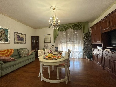 Foto Appartamento a Sarzana Centro di 117 m² con 4 locali in vendita