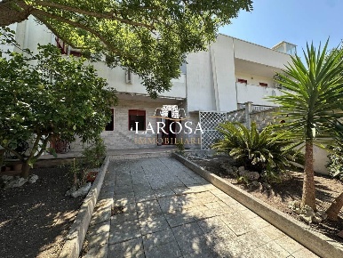 Foto Casa indipendente in Via Giacomo Leopardi 48, Melendugno di 58 m²