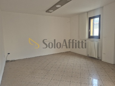 Foto Ufficio in Via Edmondo de Amicis, Pescara di 96 m² con 3 locali