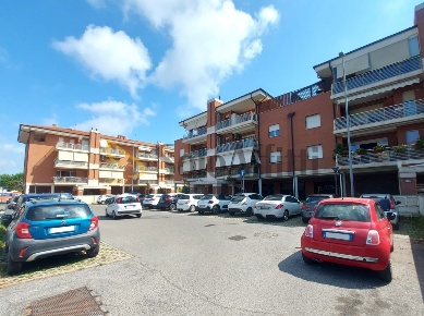 Foto Locale commerciale in Via Sandro Pertini, Fiumicino Fiumicino Paese