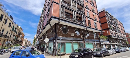 Foto Locale commerciale in Via dei Mille 249, Messina San Martino di 330 m²