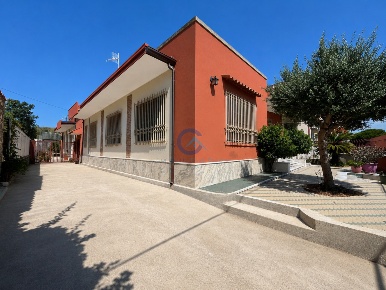 Foto Villa singola a Catanzaro Fortuna - Corvo di 422 m² con 8 locali