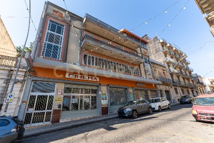 Foto Ufficio in Via Garibaldi 30, Giarre Centro di 104 m² con 3 locali