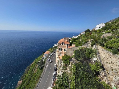 Foto Appartamento in Via Mauro Comite 8, Amalfi Centro di 120 m² in vendita