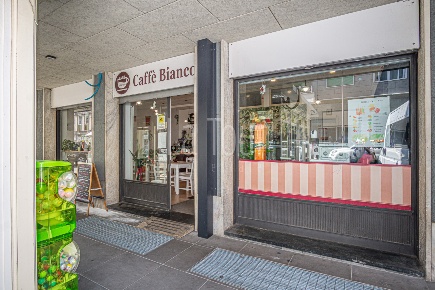 Foto Attività commerciale in Via Losanna 14, Aosta Centro di 118 m²