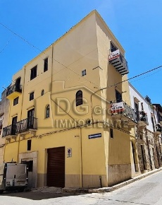 Foto Casa indipendente a Alcamo Centro di 200 m² con 7 locali in vendita