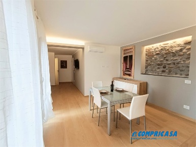 Foto Appartamento a Bardolino Centro di 55 m² con 2 locali in affitto
