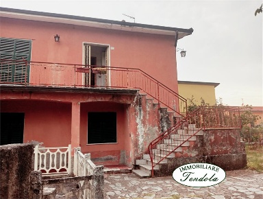Foto Case semi ndipendenti a Santo Stefano di Magra Centro di 150 m²