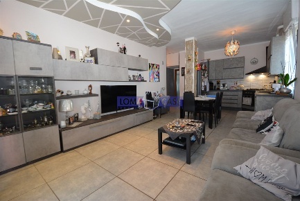 Foto Appartamento in Via Dante Alighieri, Lomagna Centro di 81 m²