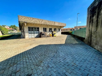 Foto Capannone industriale in Via Merano, Varese Valle Olona di 600 m²