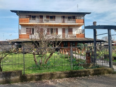Foto Villa unifamiliare in VIA GONZAROLA, Pontoglio di 618 m² con 12 locali