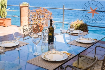 Foto Villa unifamiliare a Marciana Marina di 600 m² con 12 locali
