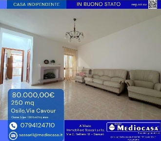 Foto Casa indipendente in via cavour, Osilo di 250 m² con 8 locali