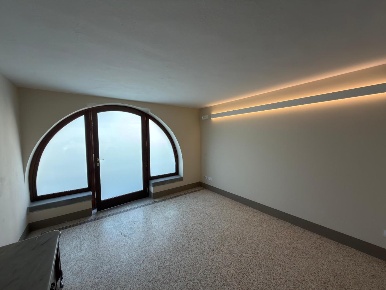 Foto Ufficio a Lucca Arancio di 110 m² con 4 locali in affitto
