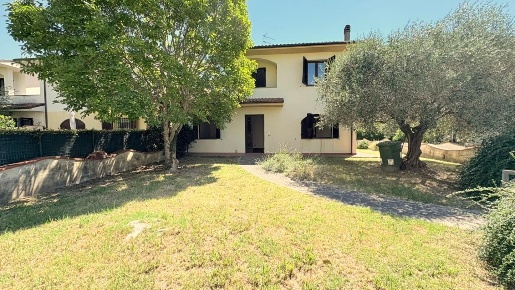 Foto Villa a schiera a Lucca Santa Maria a Colle - Ponte San Pietro