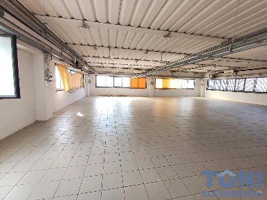 Foto Capannone industriale a Capraia e Limite di 320 m² con 5 locali