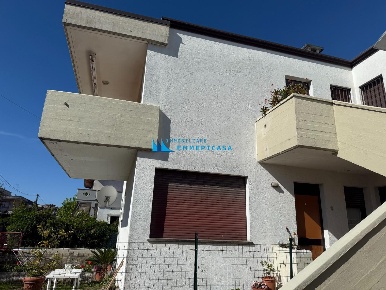Foto Appartamento a Massa Marina di Massa Centro di 70 m² con 3 locali