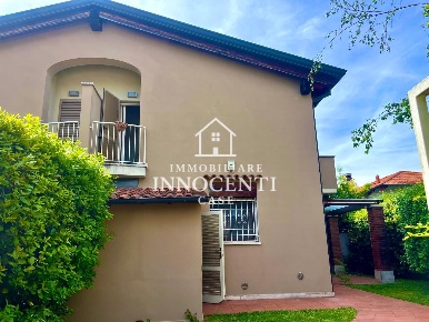 Foto Villa a schiera a Montignoso Debbia, Cervaiolo di 83 m² con 3 locali