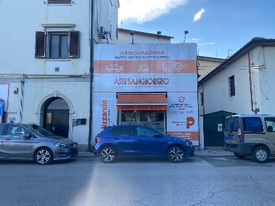Foto Negozio a Calcinaia Fornacette di 59 m² con 3 locali in vendita
