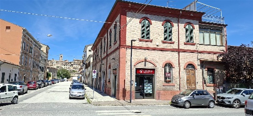 Foto Negozio in via XXIV maggio 36, Jesi Porta Valle - Stazione di 125 m²