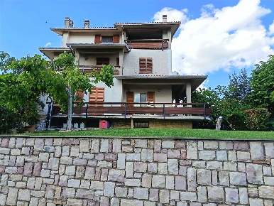 Foto Appartamento a Chiusi Centro di 115 m² con 4 locali in vendita