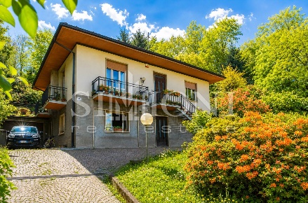 Foto Villa unifamiliare a Varese Valle Olona di 250 m² con 5 locali