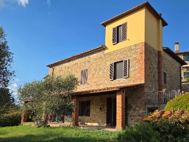 Foto Villa unifamiliare a Bucine di 300 m² con 16 locali in vendita
