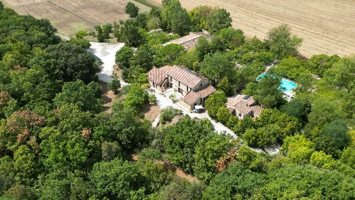 Foto Hotel a Follonica di 999 m² con 37 locali in vendita