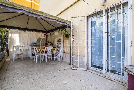 Foto Appartamento in Via della Bella Villa 18, Roma di 69 m² con 2 locali
