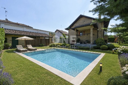 Foto Villa unifamiliare in via Calatafimi 15, Monza San Giuseppe di 307 m²