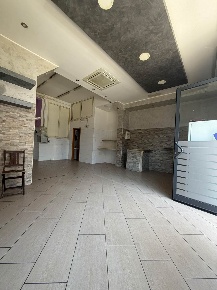 Foto Negozio in Via Giacomo Matteotti  63-65, Misterbianco Centro di 51 m²