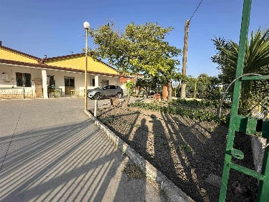 Foto Villa unifamiliare a Foggia Via Napoli di 310 m² con 4 locali