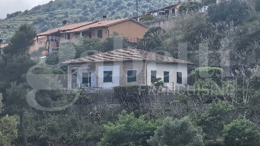 Foto Casa indipendente a Rio Rio Nell'Elba di 127 m² con 5 locali