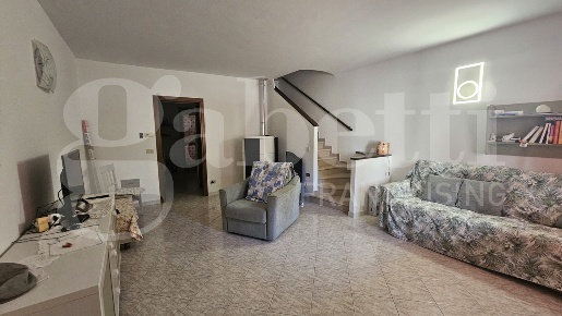 Foto Villa a schiera a Porto Azzurro di 90 m² con 5 locali in vendita