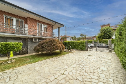 Foto Appartamento a Vinovo Semicentro di 110 m² con 4 locali in vendita