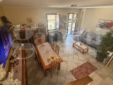 Foto Appartamento in Via Como snc, Erba Centro di 140 m² con 4 locali