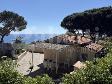 Foto Casa indipendente a Capoliveri Centro di 112 m² con 6 locali