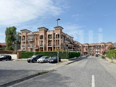 Foto Appartamento in Mucci, Bra Centro di 100 m² con 4 locali in vendita