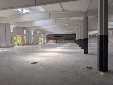 Foto Capannone industriale a Lainate Centro di 4900 m² con 10 locali