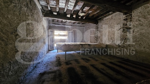 Foto Magazzino a Rio Rio Nell'Elba di 40 m² con 1 locali in vendita
